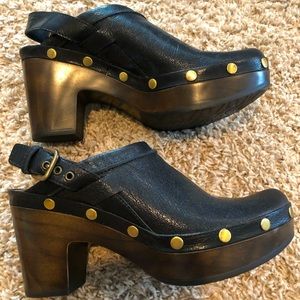 Stuart Weitzman clog